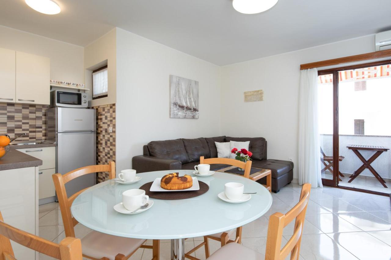 Apartments Dujmovic Ivo 2 บัชกา ภายนอก รูปภาพ