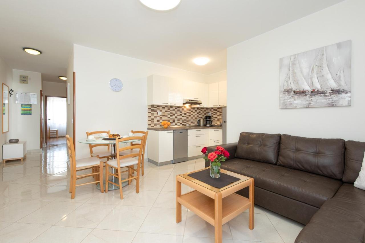 Apartments Dujmovic Ivo 2 บัชกา ภายนอก รูปภาพ