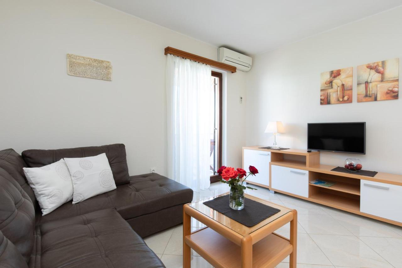 Apartments Dujmovic Ivo 2 บัชกา ภายนอก รูปภาพ