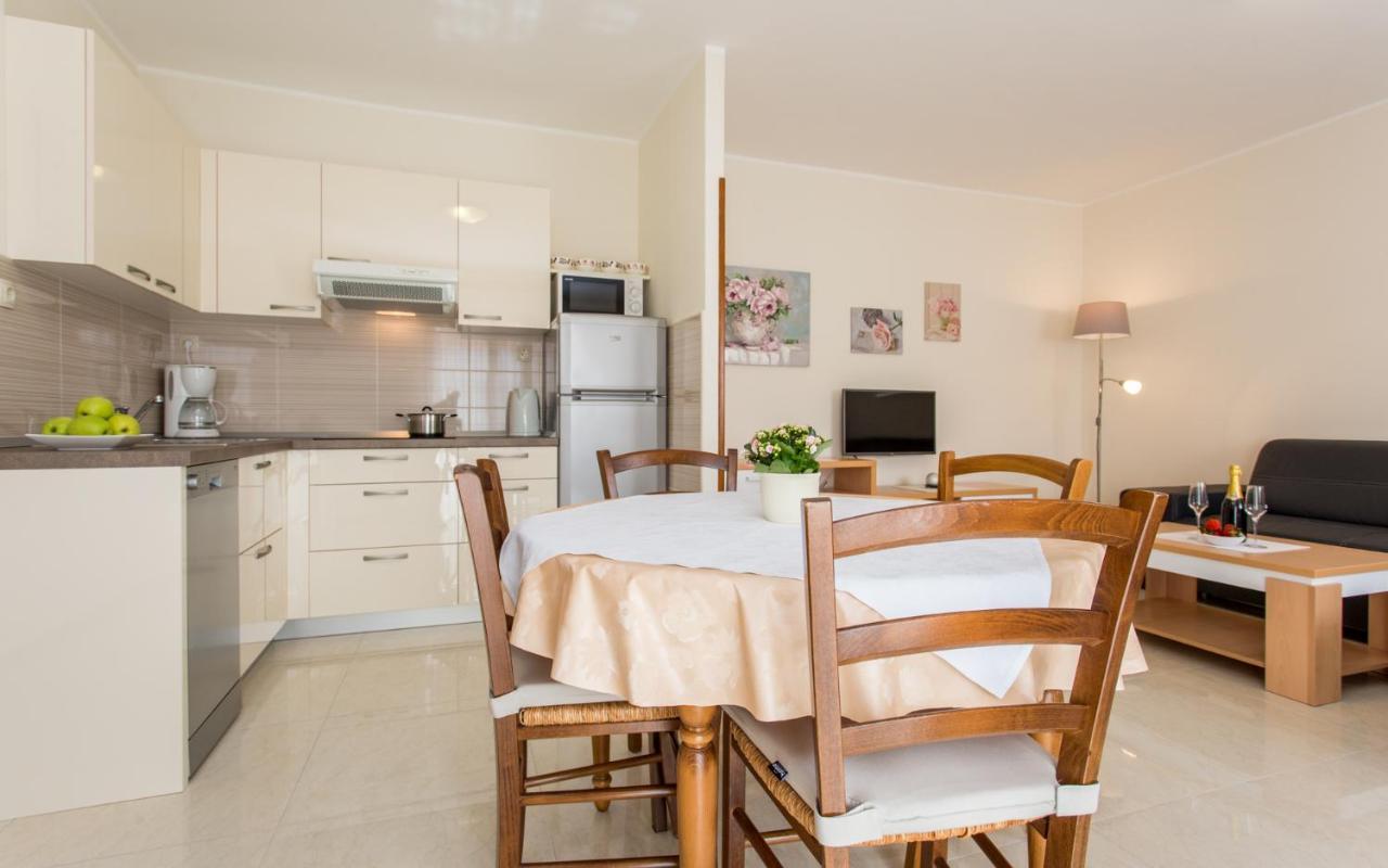 Apartments Dujmovic Ivo 2 บัชกา ภายนอก รูปภาพ
